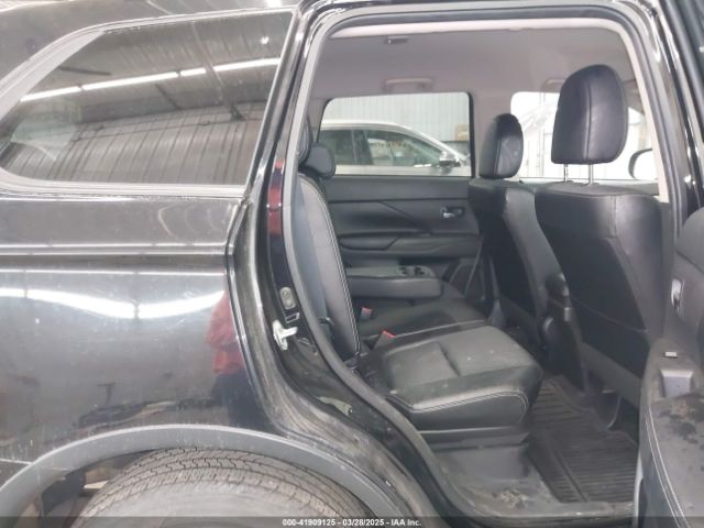 JA4AD3A35FZ008919 Mitsubishi Outlander Se