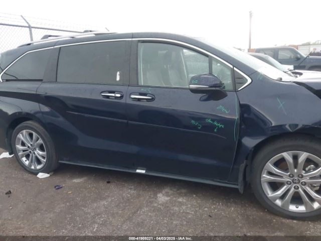 5TDERKEC3RS205588 Toyota Sienna Platinum