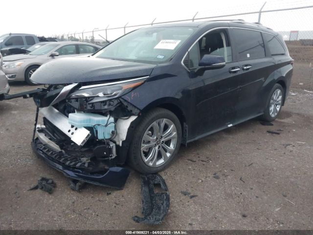 5TDERKEC3RS205588 Toyota Sienna Platinum