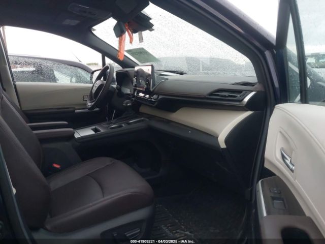5TDERKEC3RS205588 Toyota Sienna Platinum