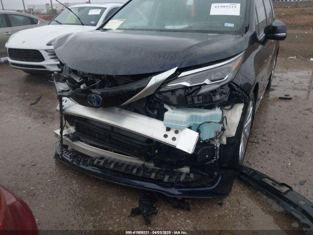5TDERKEC3RS205588 Toyota Sienna Platinum
