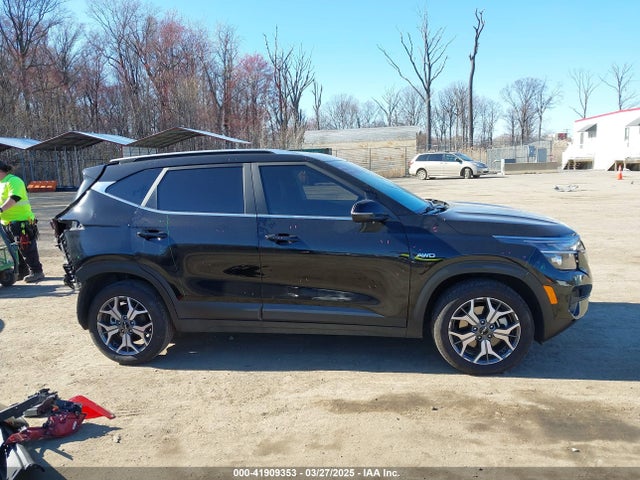 KNDERCAA6N7301875 KIA SELTOS EX