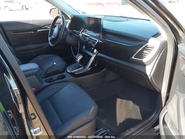 KNDERCAA6N7301875 KIA SELTOS EX