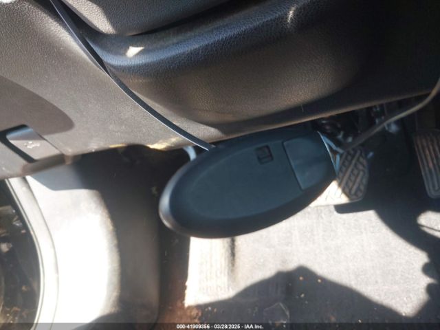 1N4AZ0CP8EC331536 Nissan LEAF S