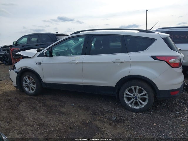 1FMCU9GD4HUA60264 Ford ESCAPE SE