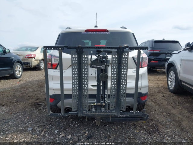 1FMCU9GD4HUA60264 Ford ESCAPE SE