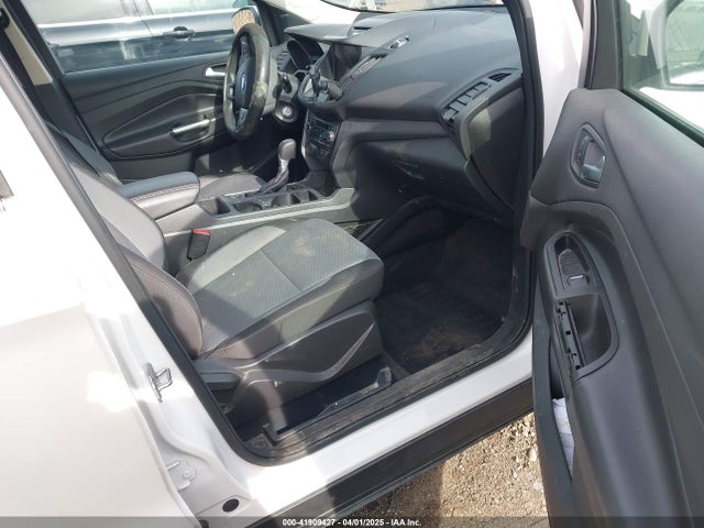 1FMCU9GD4HUA60264 Ford ESCAPE SE