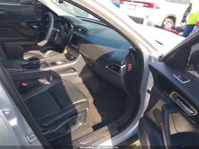 SADCJ2GX3JA203652 Jaguar F-pace 30t Premium