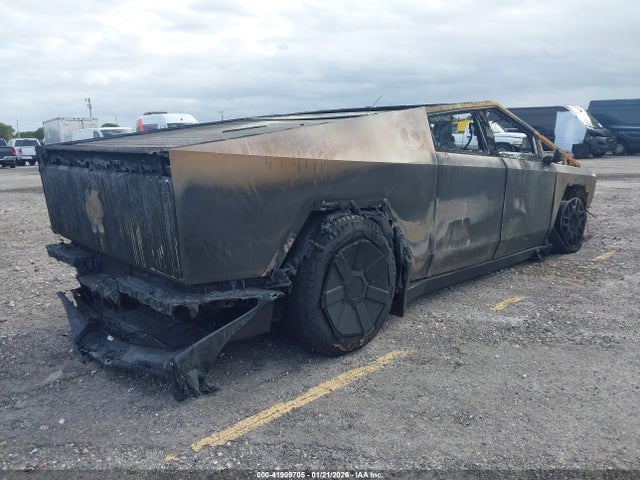 2024 TESLA CYBERTRUCK 7G2CEHEE9RA021133 Photo 3