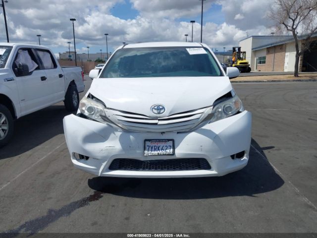 5TDKZ3DC3HS852937 Toyota Sienna Le 8 Passenger