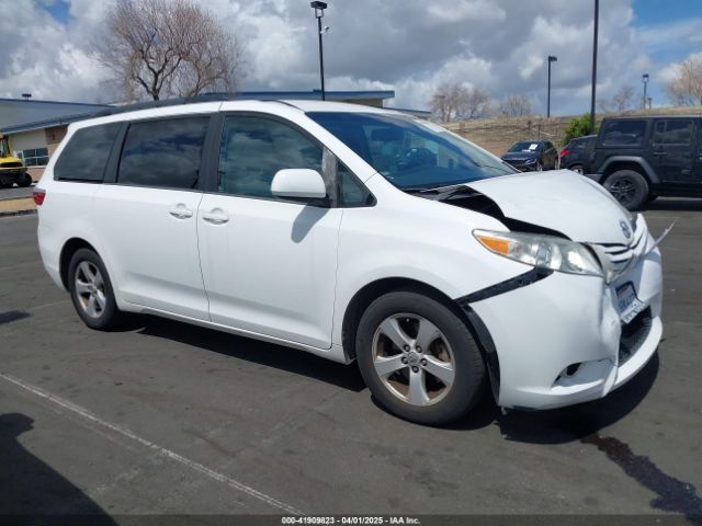 5TDKZ3DC3HS852937 Toyota Sienna Le 8 Passenger