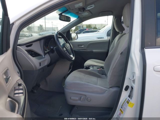 5TDKZ3DC3HS852937 Toyota Sienna Le 8 Passenger