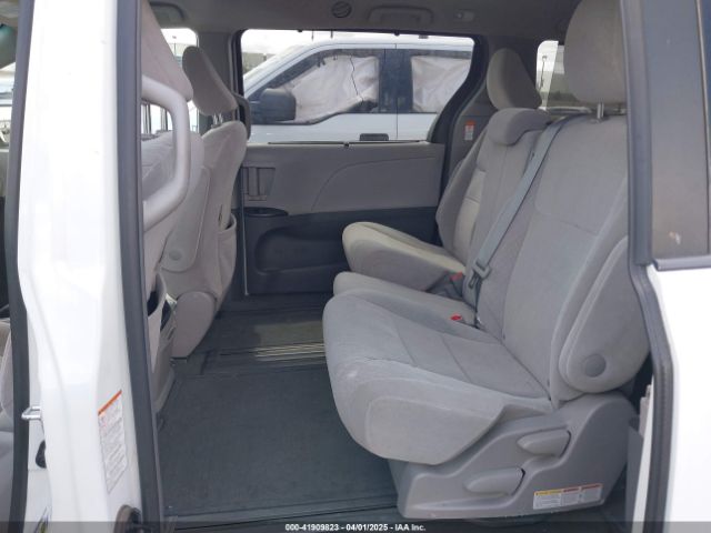 5TDKZ3DC3HS852937 Toyota Sienna Le 8 Passenger
