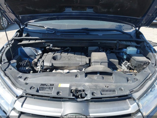 5TDZARFH9KS060235 Toyota Highlander Le