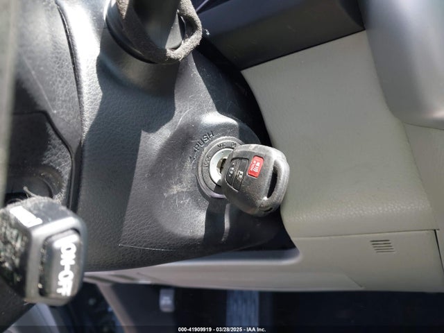 5TDZARFH9KS060235 Toyota Highlander Le