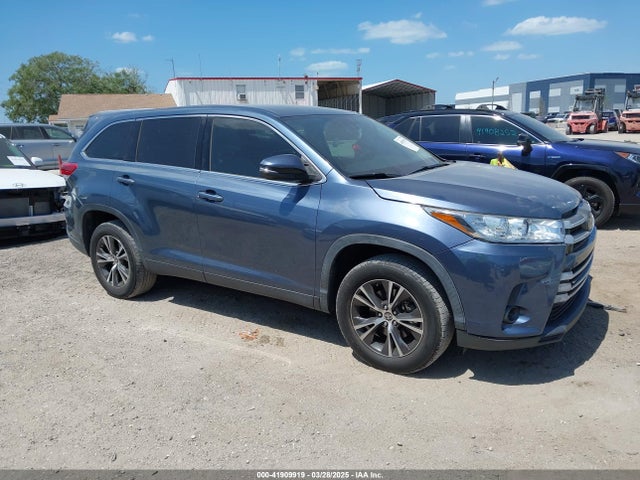 5TDZARFH9KS060235 Toyota Highlander Le