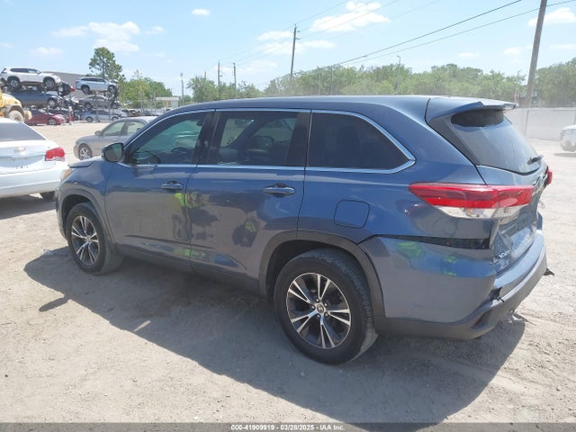 5TDZARFH9KS060235 Toyota Highlander Le