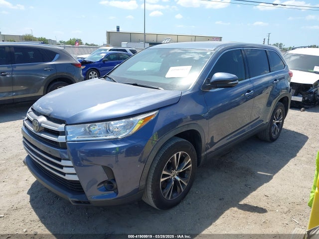5TDZARFH9KS060235 Toyota Highlander Le
