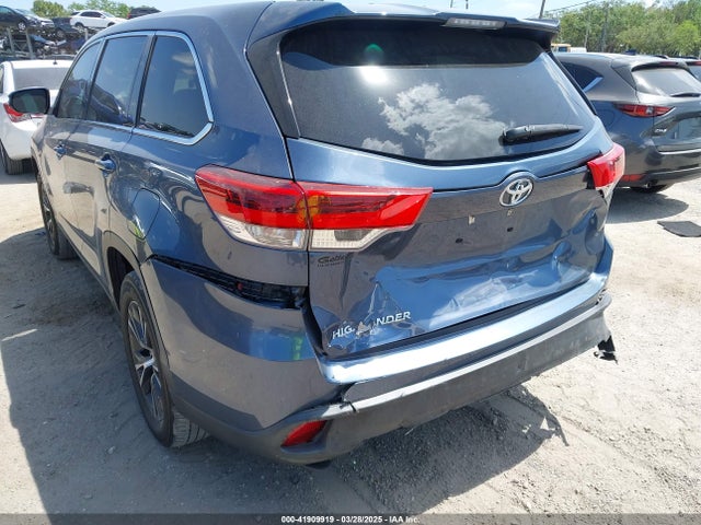 5TDZARFH9KS060235 Toyota Highlander Le