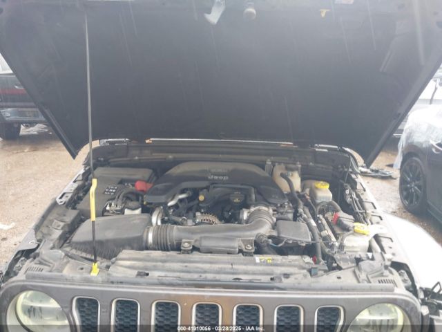 1C4HJXEG9JW298495 Jeep Wrangler Unlimited Sahara 4x4