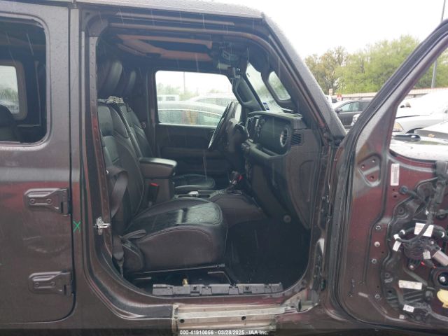 1C4HJXEG9JW298495 Jeep Wrangler Unlimited Sahara 4x4