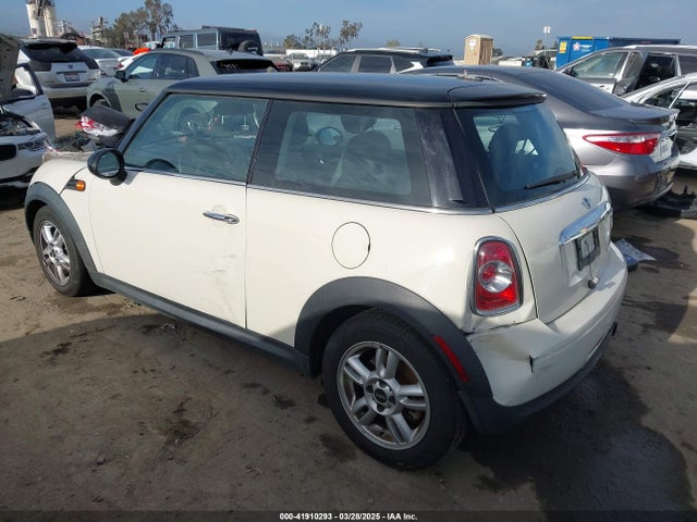 2012 MINI COOPER WMWSU3C5XCT259021 Photo 2
