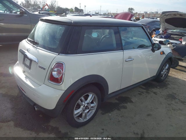 2012 MINI COOPER WMWSU3C5XCT259021 Photo 3