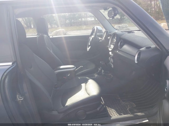 2009 MINI COOPER CLUBMAN WMWML33509TX35538 Photo 4