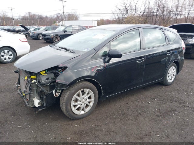 Toyota Prius V Three 2015 JTDZN3EU0FJ031208 Image 2
