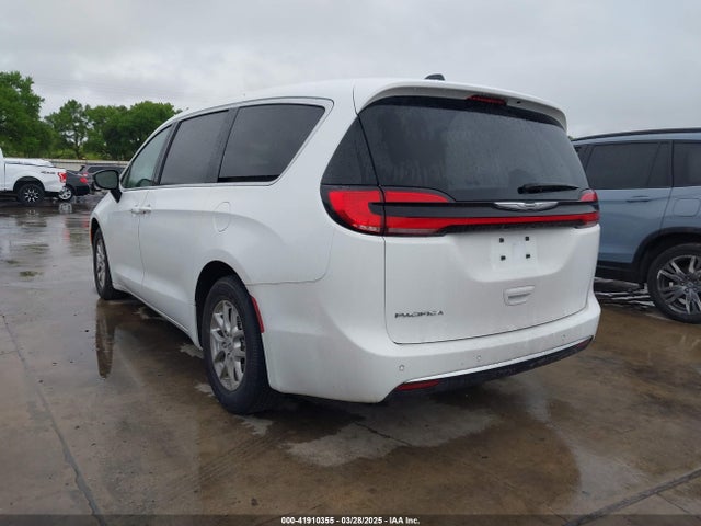 Chrysler Pacifica Touring L 2024 2C4RC1BG5RR149022 Image 3