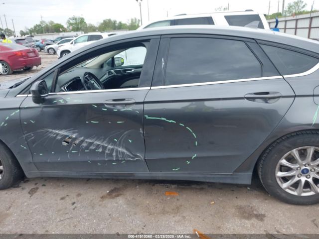 3FA6P0HD2KR148270 Ford FUSION SE