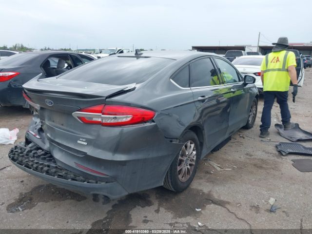3FA6P0HD2KR148270 Ford FUSION SE