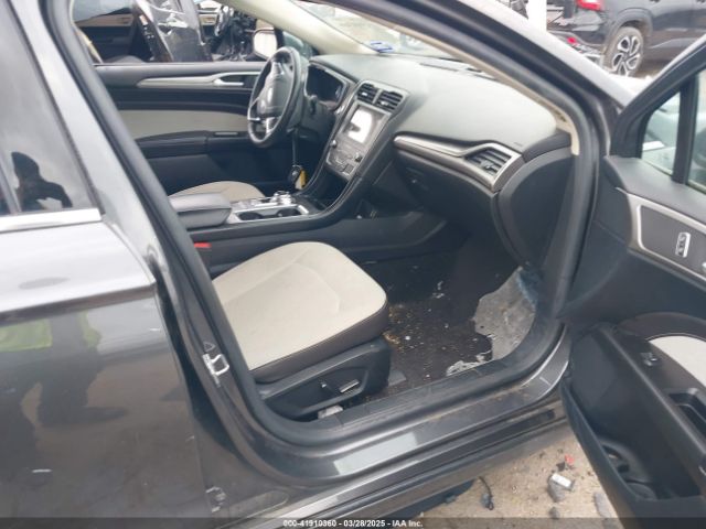 3FA6P0HD2KR148270 Ford FUSION SE