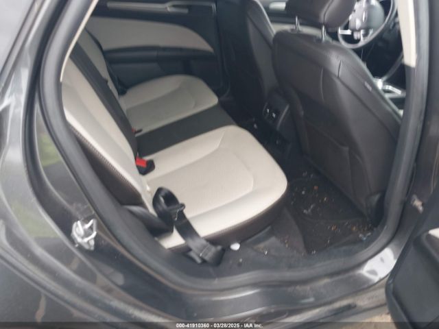 3FA6P0HD2KR148270 Ford FUSION SE