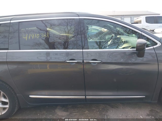 Chrysler Pacifica 35th Anniversary Touring L Plus 2020 2C4RC1EG0LR110048 Image 13