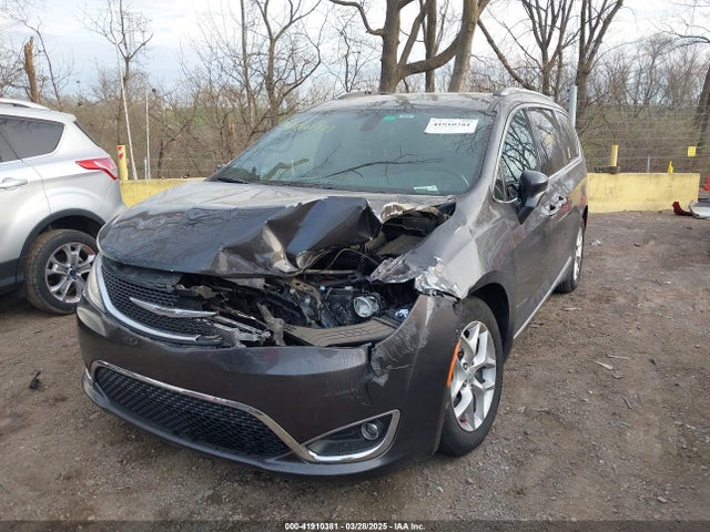 Chrysler Pacifica 35th Anniversary Touring L Plus 2020 2C4RC1EG0LR110048 Image 2