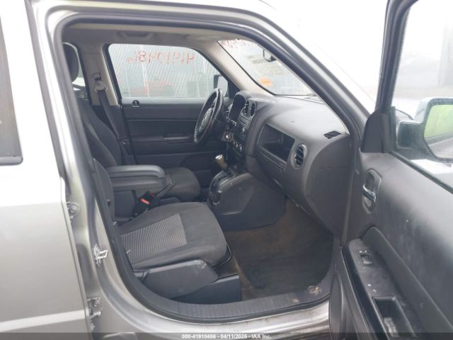 1C4NJRBB6GD756036 Jeep Patriot Sport