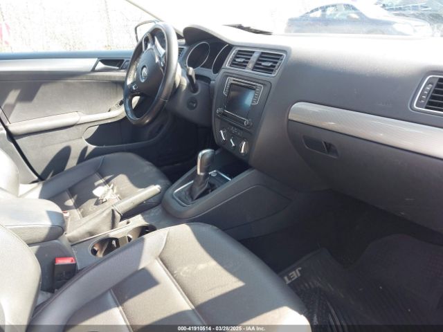 3VWDB7AJ1JM248782 Volkswagen Jetta 1.4t Se/1.4t Wolfsburg Edition