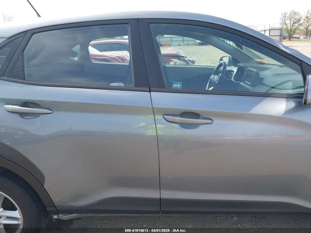 KM8K12AAXMU600057 Hyundai Kona Se