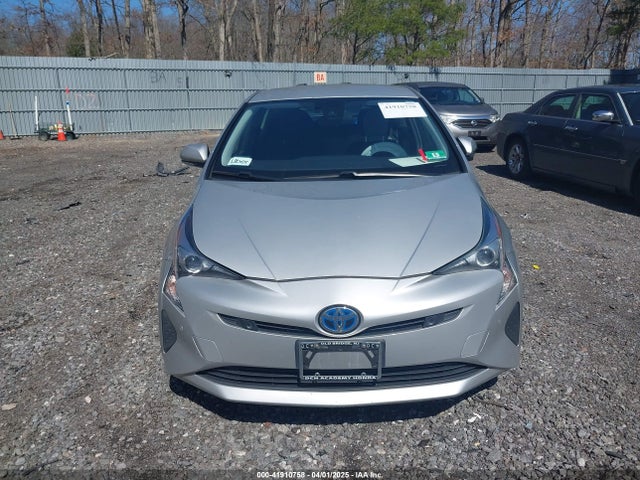 JTDKARFU5J3057086 Toyota Prius Three