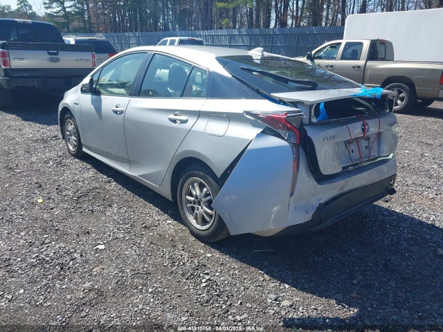 JTDKARFU5J3057086 Toyota Prius Three