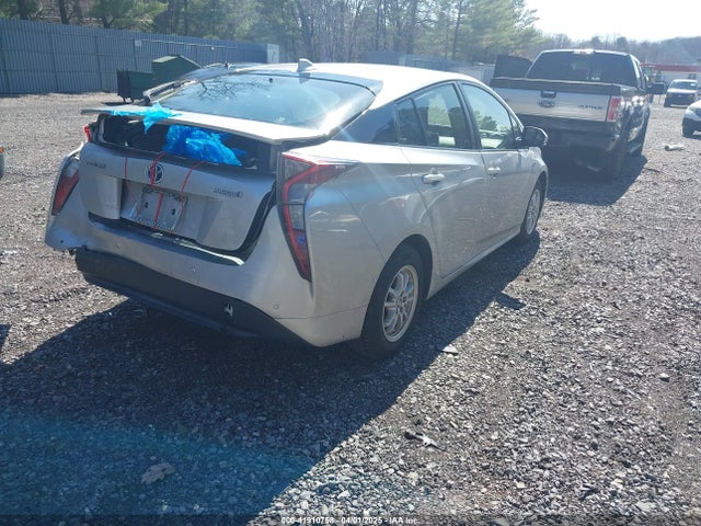 JTDKARFU5J3057086 Toyota Prius Three