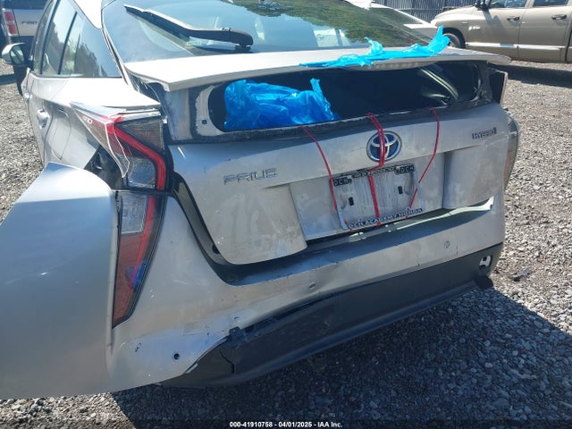 JTDKARFU5J3057086 Toyota Prius Three