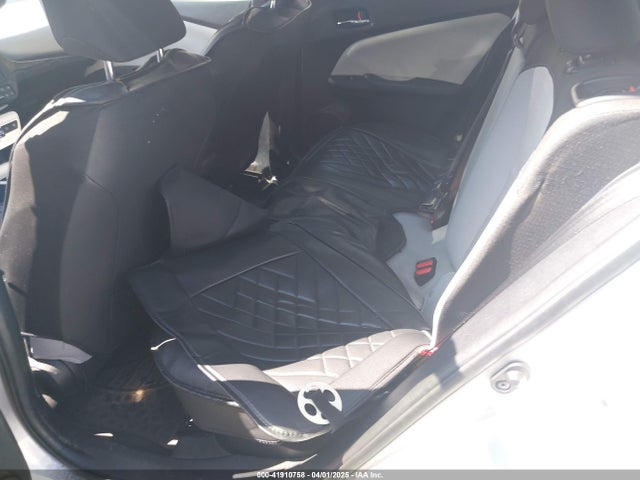 JTDKARFU5J3057086 Toyota Prius Three