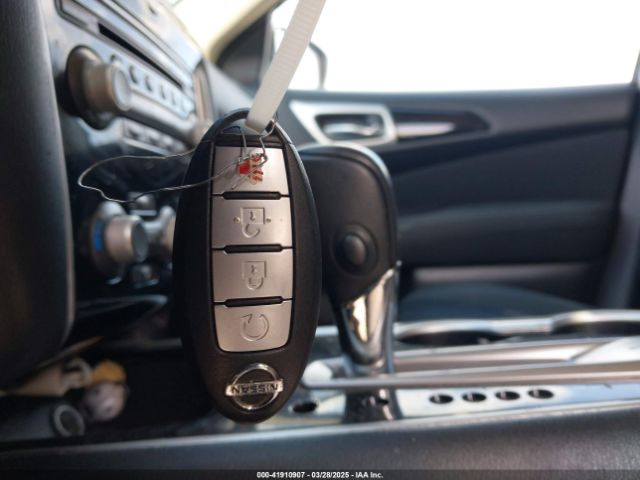 5N1DR2MN2HC635509 Nissan Pathfinder Sv