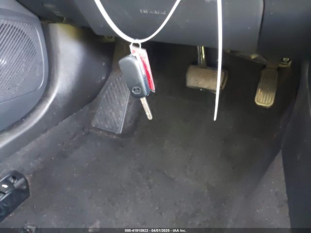 JTDEPMAE8MJ170870 Toyota COROLLA LE