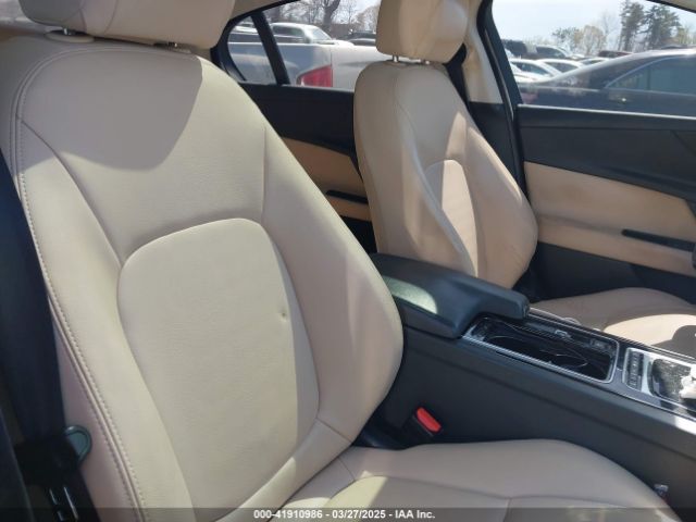 SAJAD4FX5JCP22618 Jaguar Xe 25t Premium