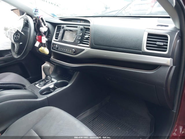 5TDBZRFH3KS960526 Toyota Highlander Le