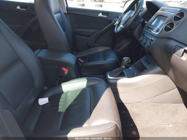 WVGUV7AXXHK030495 Volkswagen Tiguan 2.0t Sport