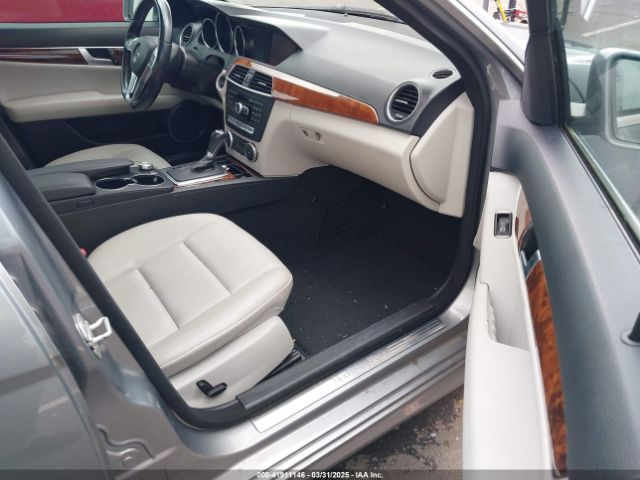 WDDGF8AB5ER318166 Mercedes-Benz C 300 Luxury 4matic/sport 4matic